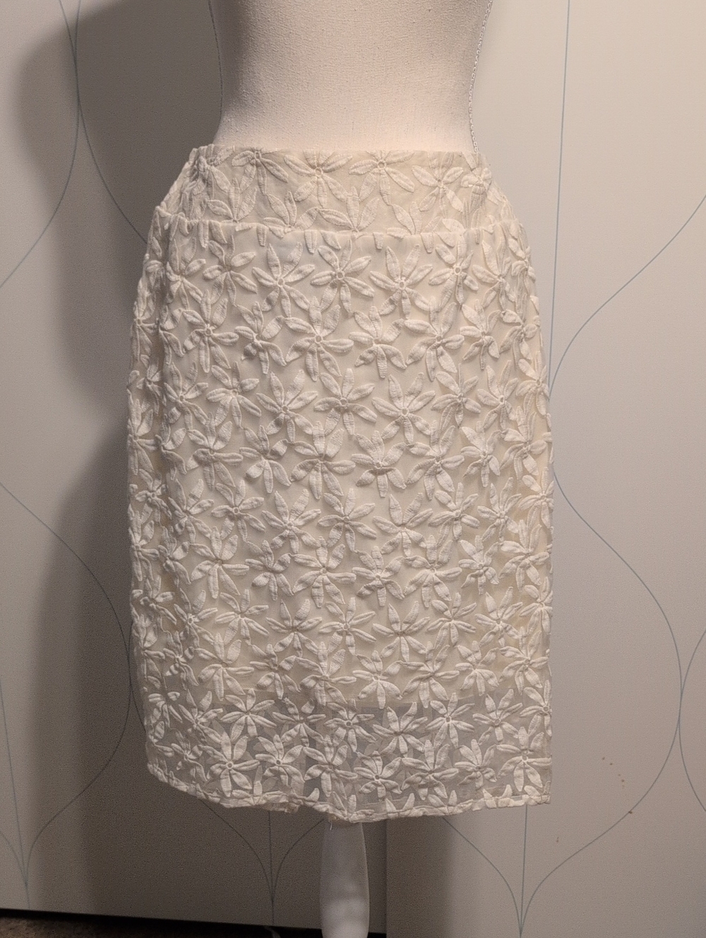 4/$20 Maurices Ivory Floral Appliqué Pencil Skirt